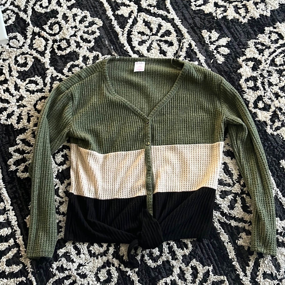 Size L triple color long sleeve shirt with tie in front